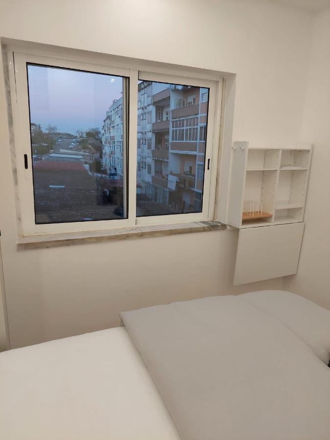Lisbon South Bay Rooms Almada Exterior photo