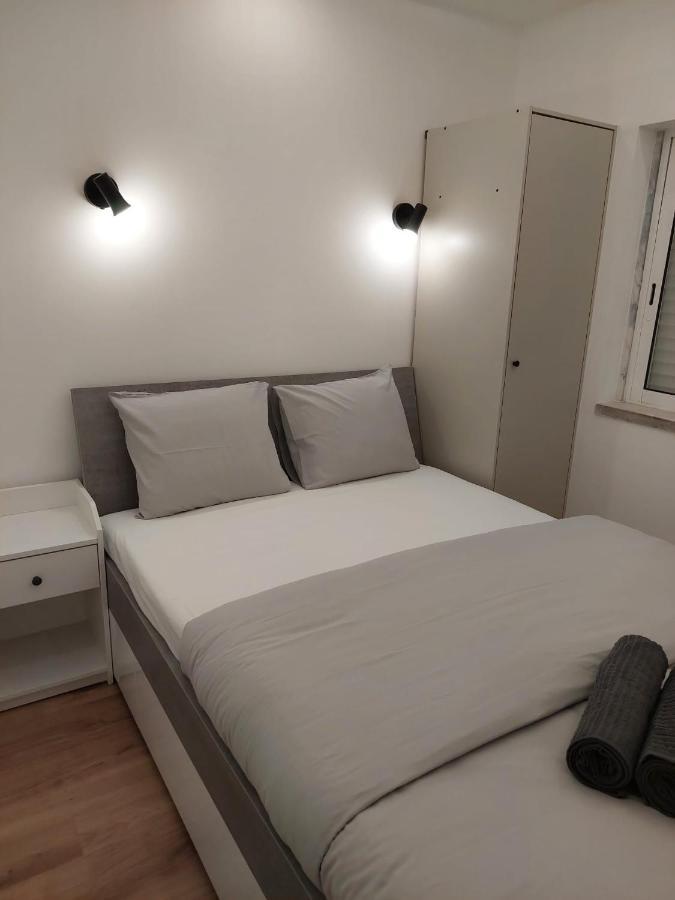Lisbon South Bay Rooms Almada Exterior photo