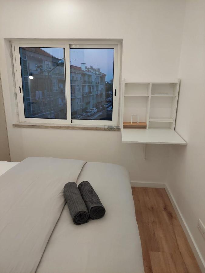 Lisbon South Bay Rooms Almada Exterior photo
