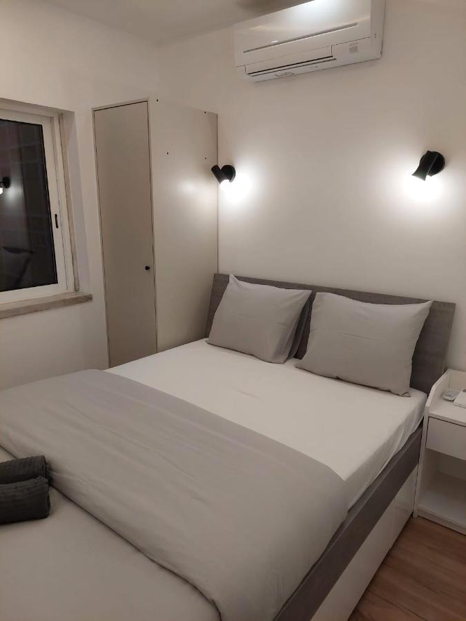 Lisbon South Bay Rooms Almada Exterior photo