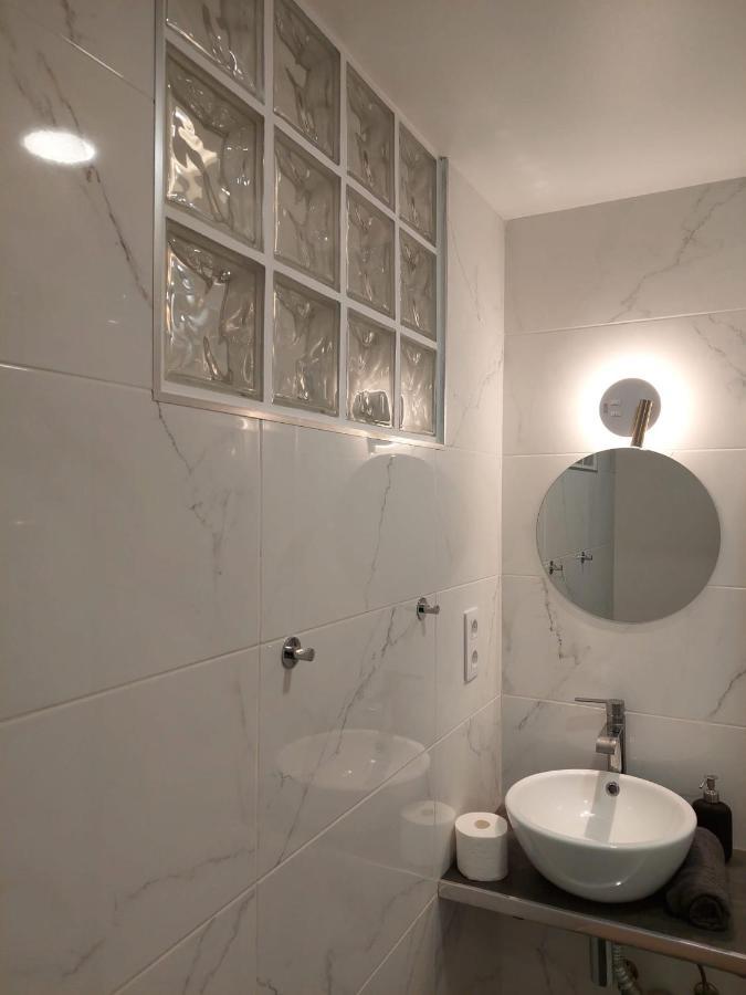 Lisbon South Bay Rooms Almada Exterior photo