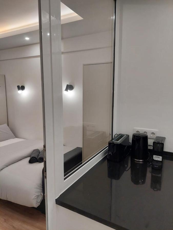 Lisbon South Bay Rooms Almada Exterior photo