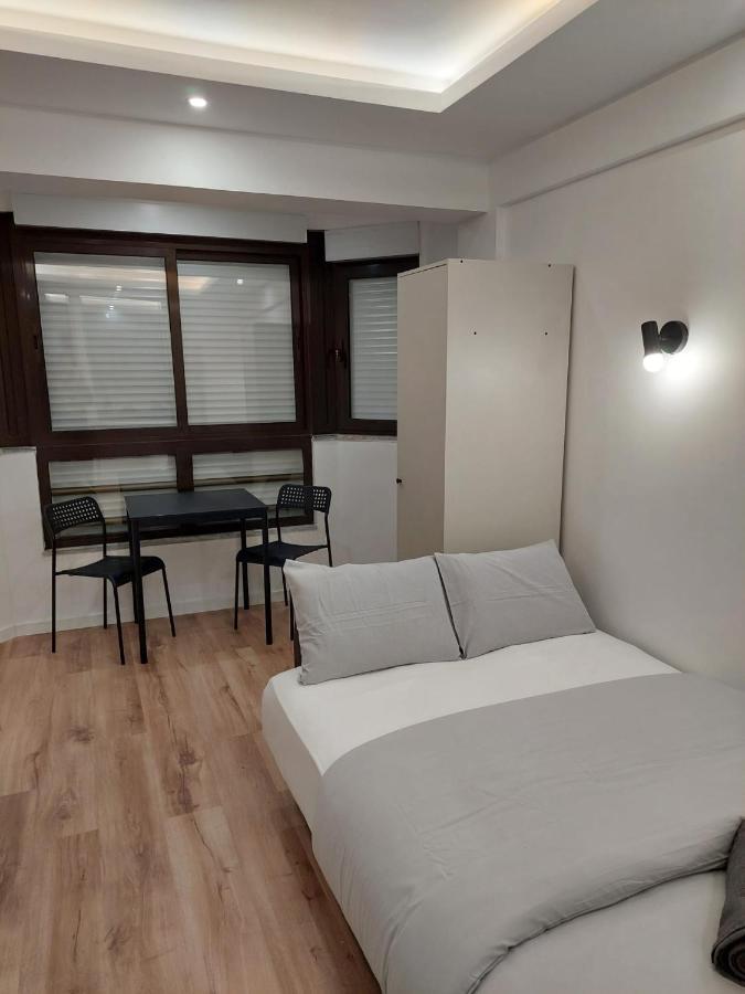 Lisbon South Bay Rooms Almada Exterior photo
